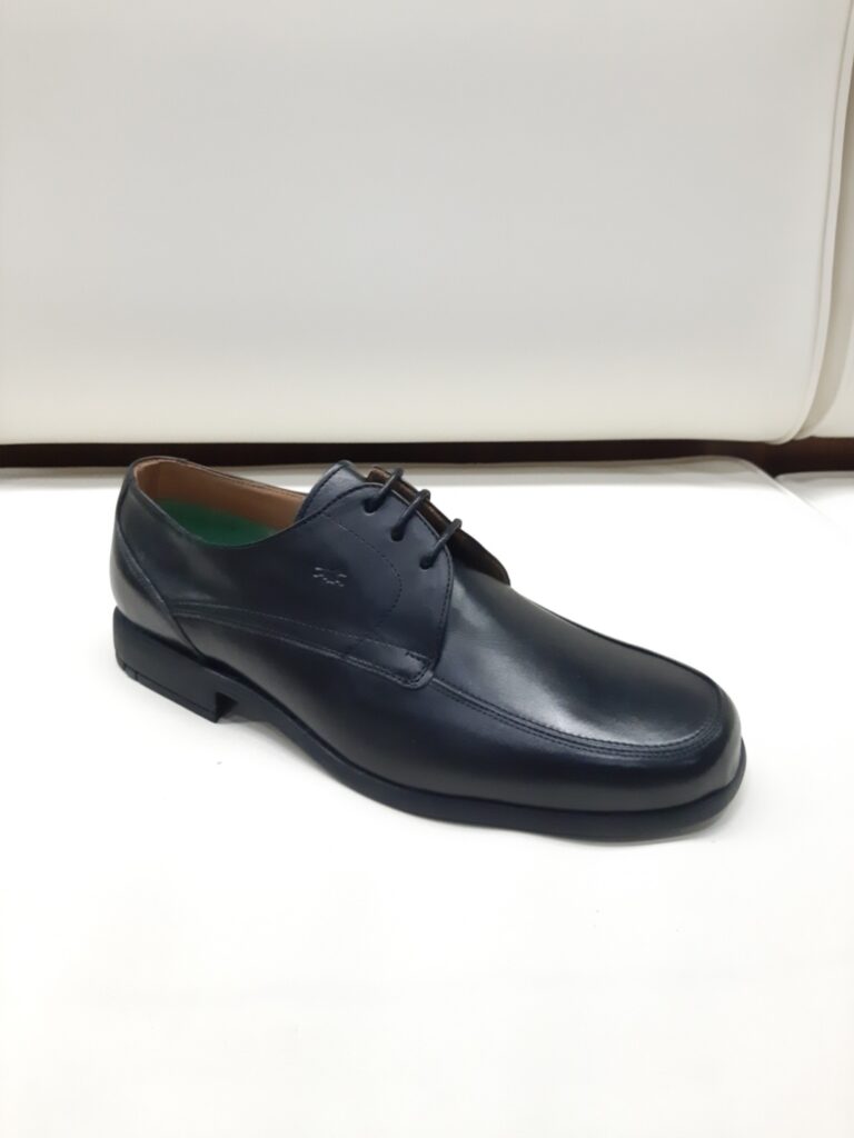 SCARPA ALLACCIATA A TRE OCCHIELLI TROTTERS