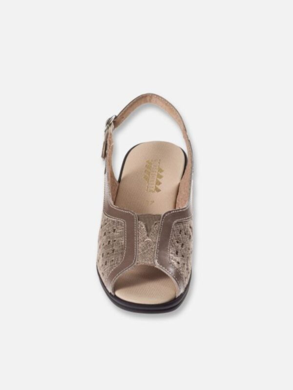 SANDALO CON ZEPPA STILE DI VITA